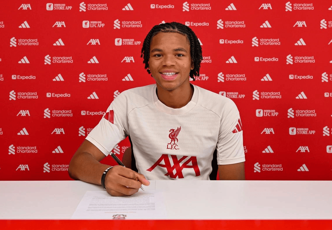 利物浦官宣：17岁的绝杀英雄恩古莫哈签下首份职业合同
