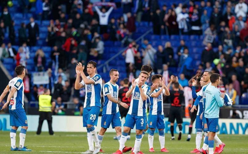 西甲保级生死劫！奥维耶多新帅首秀遇克星，西班牙人 4 轮不胜敢破主场魔咒？