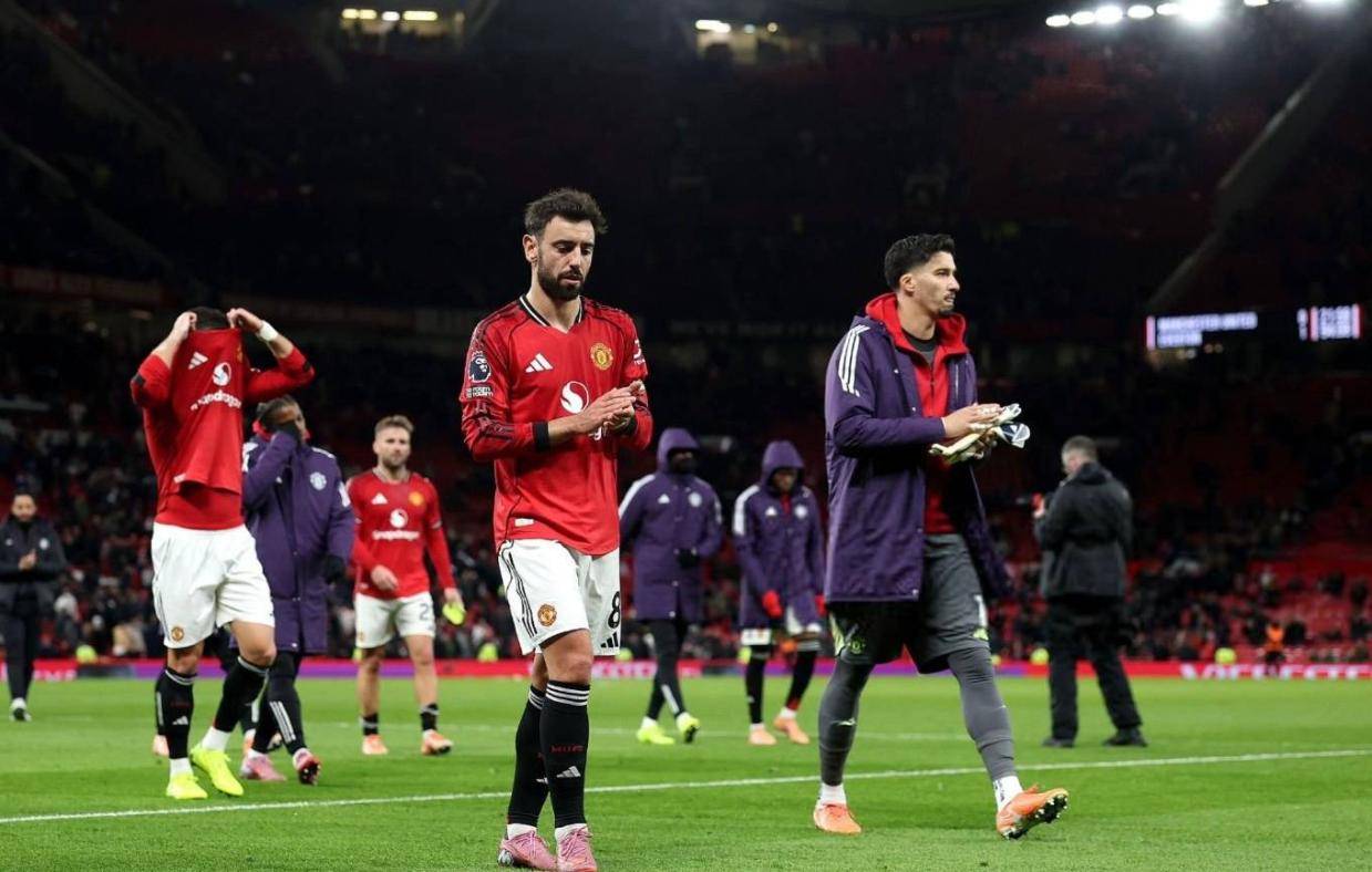 熟悉的曼联回来了?开场13分钟就多打一人,仍在主场爆冷输球